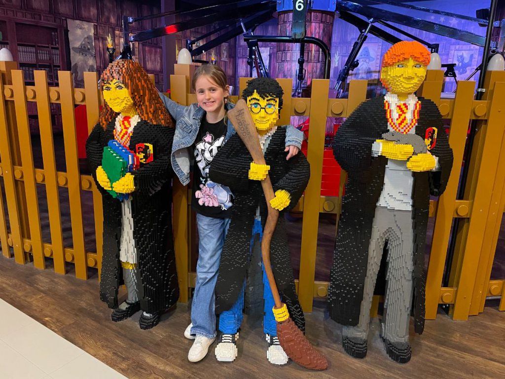 Oberhausen met tieners Lego Harry Potter levensgroot