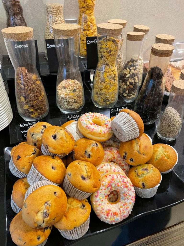 Parkhotel Oberhausen donuts muffins cereals