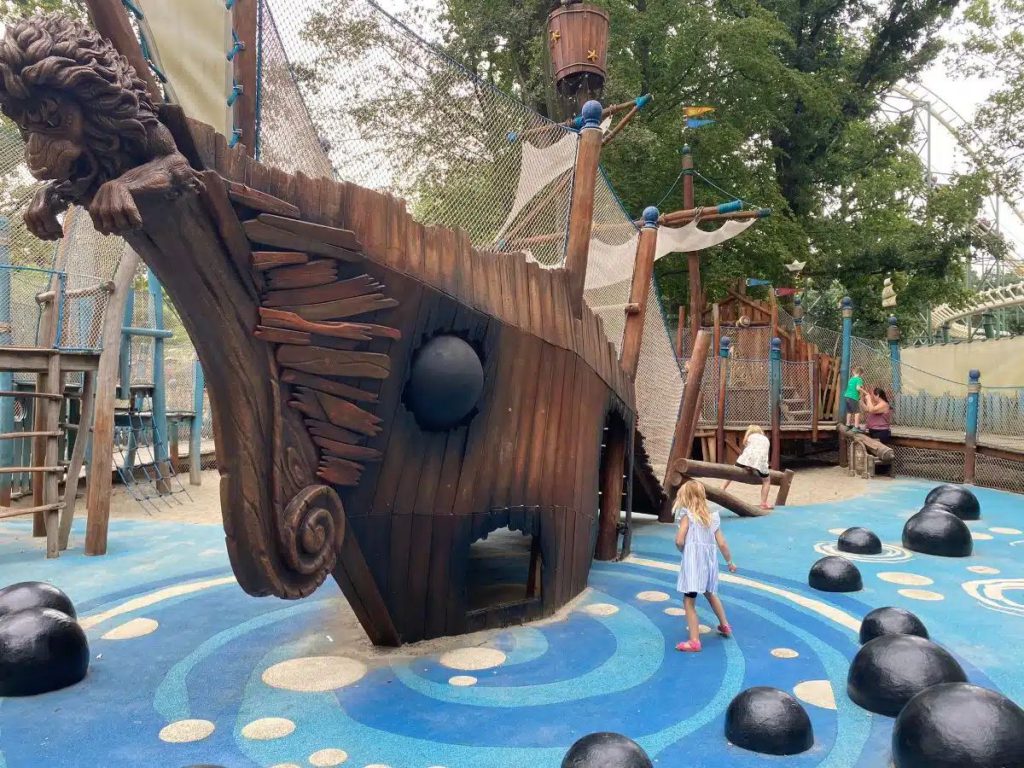 Efteling speelbos nest piratenschip speeltuin