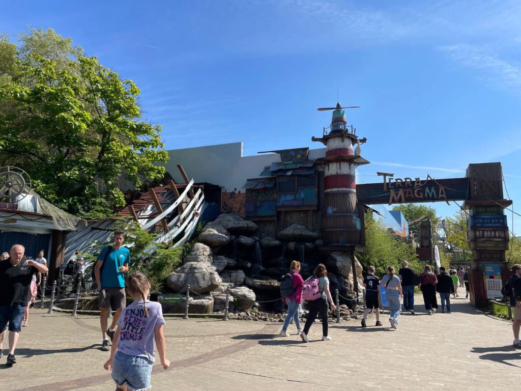 terra magma binnen wildwaterbaan bobbejaanland