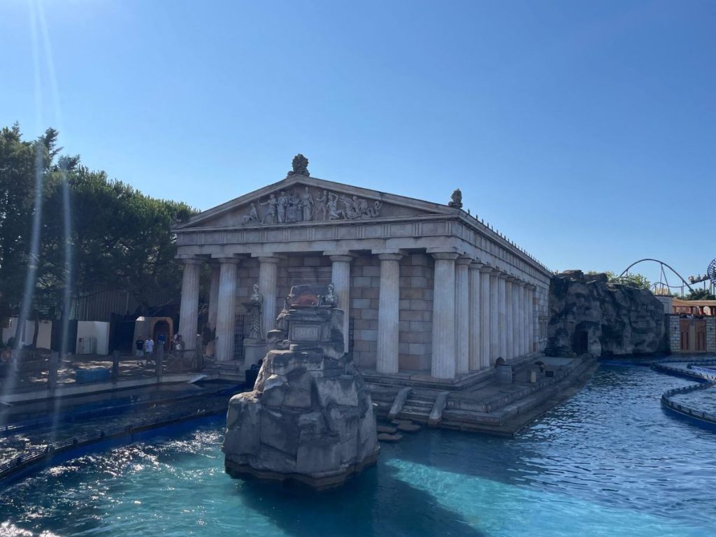 griekse tempel met water achtbaan Achtbanen Europa-Park