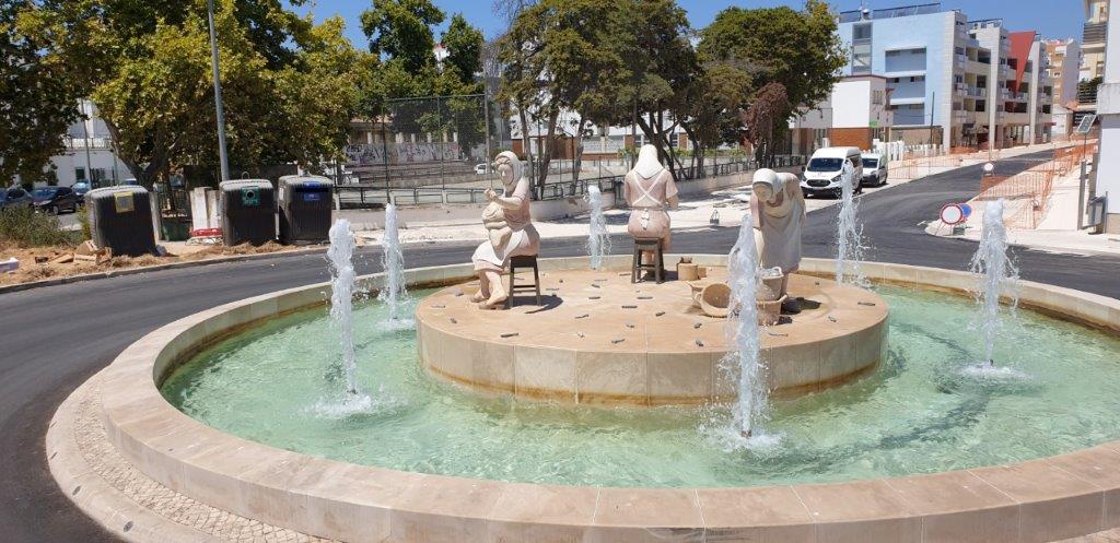 Hop on Hop Off in Portimao fontein water portugal